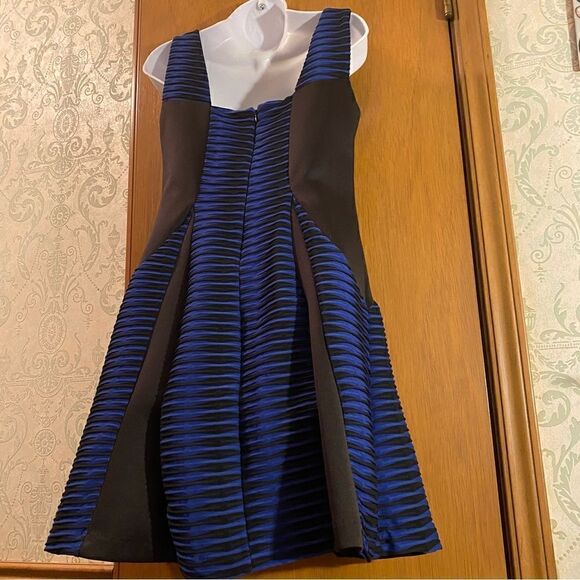 - ✨ Cobalt Blue and Black knit dress. Super comfy and stretchy fabric - Picture 2 of 7